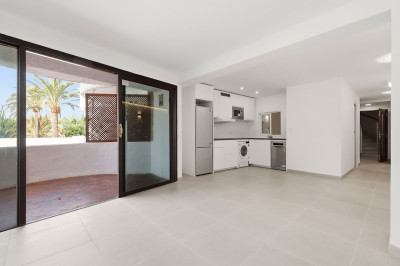 1 Bedroom Middle Floor Apartment in Marbella - Image 2