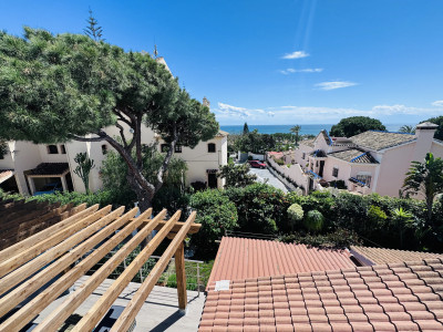4 Bedroom Detached Villa in Elviria - Image 2