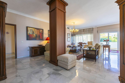 3 Bedroom Middle Floor Apartment in Nueva Andalucía - Image 2