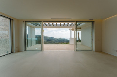 3 Bedroom Middle Floor Apartment in Ojén - Image 1