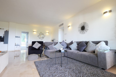 3 Bedroom Middle Floor Apartment in Cabopino - Image 4
