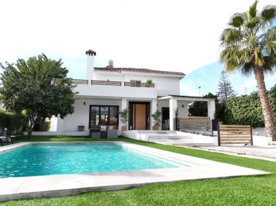 6 Bedroom Detached Villa in Marbella - Image 1