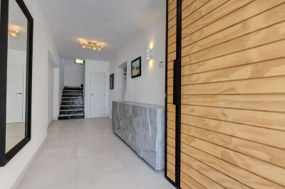 6 Bedroom Detached Villa in Marbella - Image 3