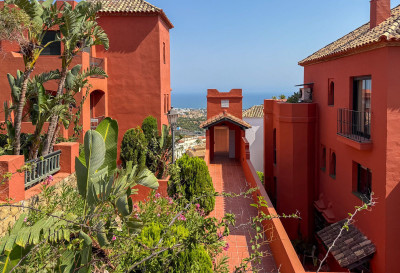 3 Bedroom Middle Floor Apartment in Calahonda - Image 3