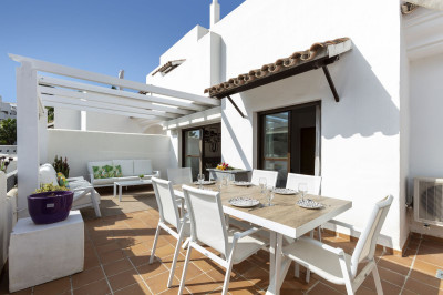2 Bedroom Middle Floor Apartment in Selwo - Image 3