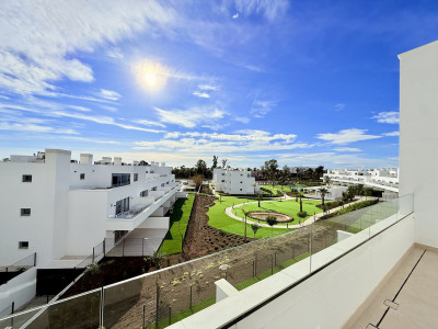 4 Bedroom Penthouse in Estepona - Image 1