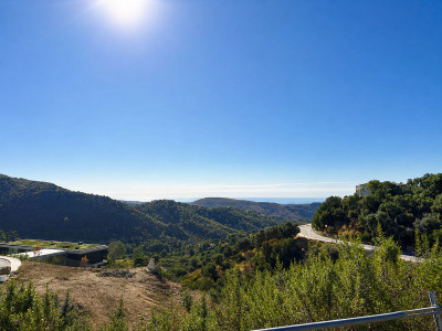 Residential Plot in Benahavís - Image 3