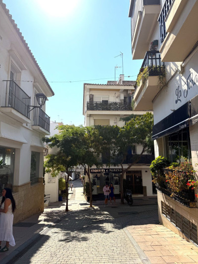 3 Bedroom Top Floor Apartment in Estepona - Image 1