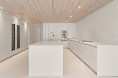 4 Bedroom Middle Floor Apartment in The Golden Mile - Image 5