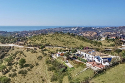 4 Bedroom Detached Villa in La Cala de Mijas - Image 1
