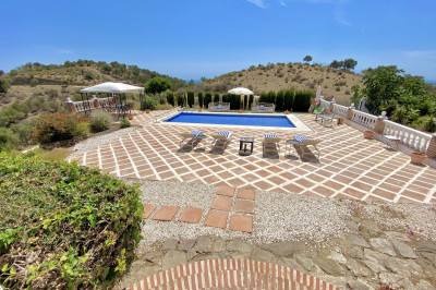 4 Bedroom Detached Villa in La Cala de Mijas - Image 2