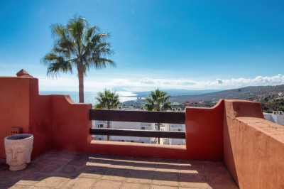 4 Bedroom Townhouse in Manilva - Image 1