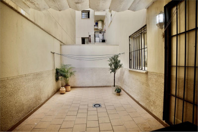 1 Bedroom Ground Floor Apartment in Estepona - Image 5