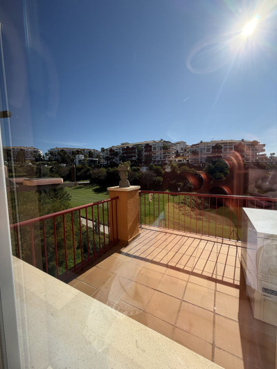 2 Bedroom Middle Floor Apartment in Riviera del Sol - Image 2