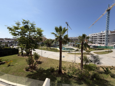 2 Bedroom Middle Floor Apartment in La Duquesa - Image 3