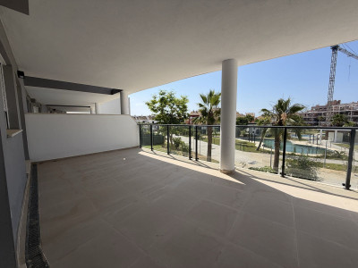 2 Bedroom Middle Floor Apartment in La Duquesa - Image 4