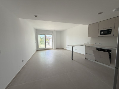 2 Bedroom Middle Floor Apartment in La Duquesa - Image 5