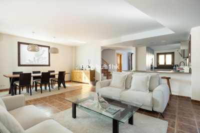 3 Bedroom Detached Villa in Estepona - Image 4