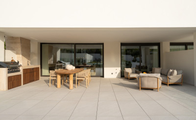 4 Bedroom Ground Floor Apartment in The Golden Mile - Image 1