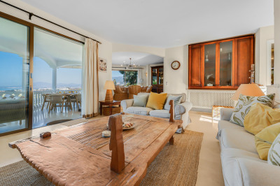 5 Bedroom Detached Villa in El Rosario - Image 2