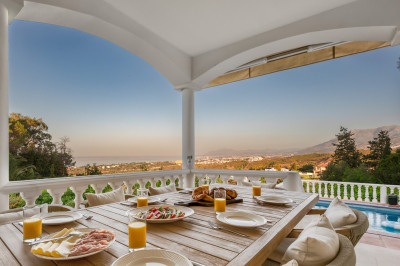 5 Bedroom Detached Villa in El Rosario - Image 3