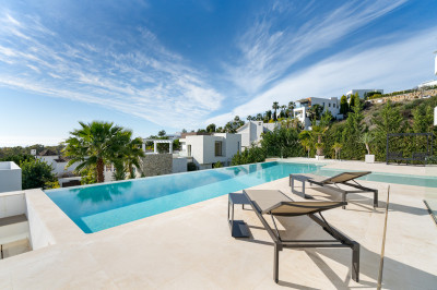 5 Bedroom Detached Villa in Benahavís - Image 2