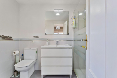 4 Bedroom Semi-Detached House in Mijas - Image 2