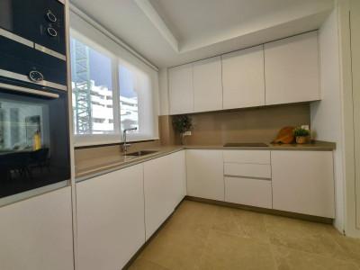 4 Bedroom Ground Floor Apartment in Estepona - Image 3