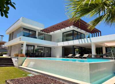 5 Bedroom Detached Villa in New Golden Mile - Image 1