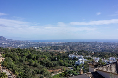3 Bedroom Penthouse in La Mairena - Image 2