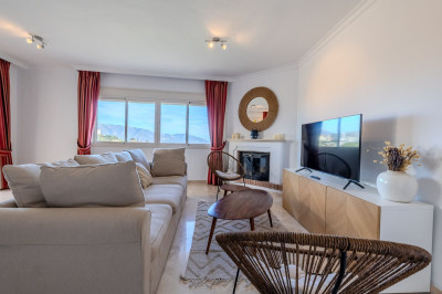 3 Bedroom Penthouse in La Mairena - Image 5