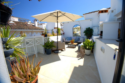 2 Bedroom Top Floor Apartment in Estepona - Image 1