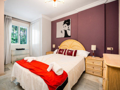 1 Bedroom Middle Floor Apartment in Marbella - Image 5