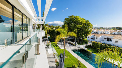 5 Bedroom Detached Villa in El Paraiso - Image 4