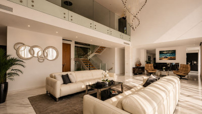 5 Bedroom Detached Villa in El Paraiso - Image 5