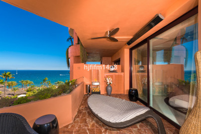 2 Bedroom Middle Floor Apartment in Estepona - Image 1