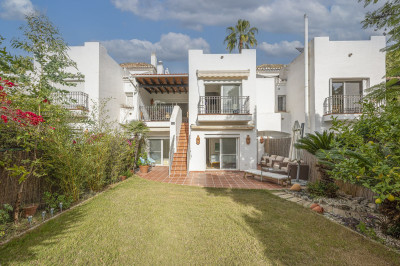 3 Bedroom Townhouse in Istán - Image 1