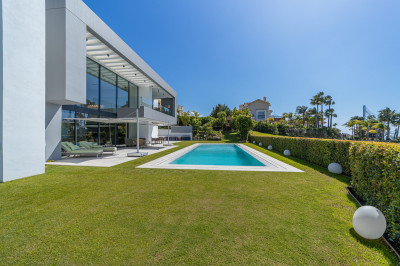 5 Bedroom Detached Villa in Los Arqueros - Image 4
