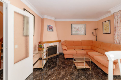 3 Bedroom Townhouse in Marbella - Image 3