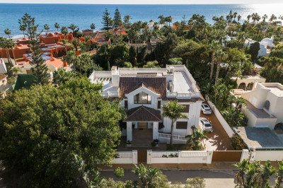 7 Bedroom Detached Villa in Estepona - Image 3
