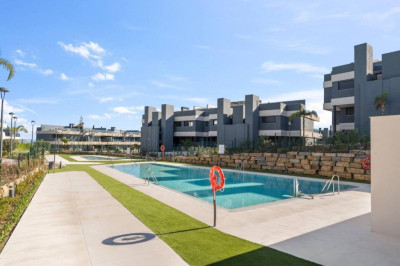 3 Bedroom Middle Floor Apartment in Selwo