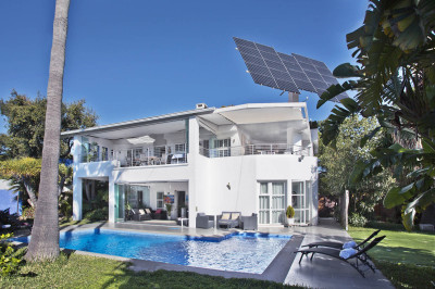 8 Bedroom Detached Villa in Elviria - Image 3