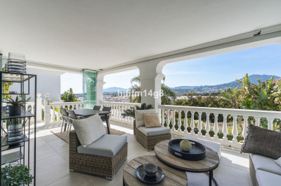 4 Bedroom Detached Villa in La Campana - Image 5