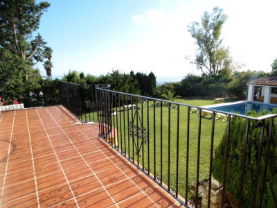 5 Bedroom Detached Villa in Mijas - Image 1