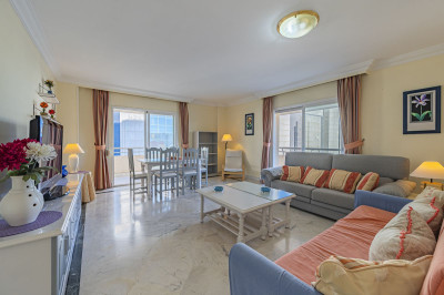 2 Bedroom Middle Floor Apartment in Puerto Banús - Image 3