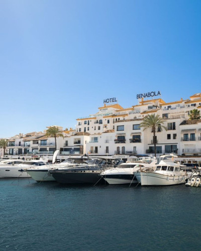 2 Bedroom Middle Floor Apartment in Puerto Banús - Image 3