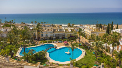 3 Bedroom Semi-Detached House in Bahía de Marbella - Image 2