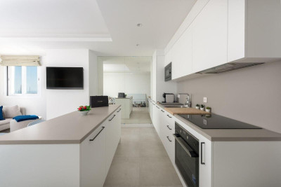 2 Bedroom Top Floor Apartment in Puerto Banús - Image 4
