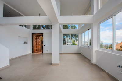 3 Bedroom Middle Floor Apartment in La Mairena - Image 3