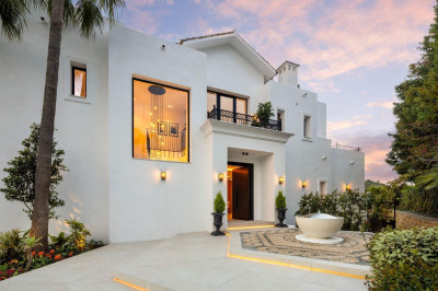 5 Bedroom Detached Villa in Los Arqueros - Image 4